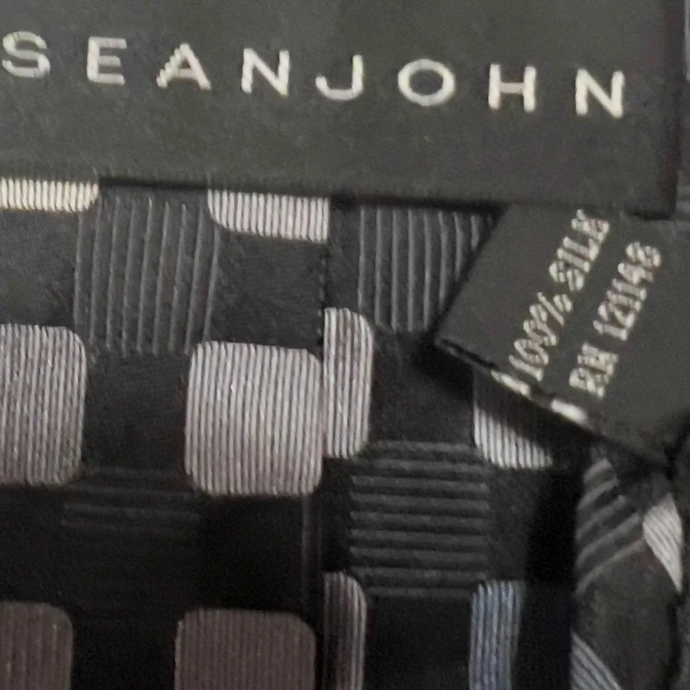 Sean John Necktie Black Gray Shadow Geometric Grid Pattern‎ 100% Silk Designer